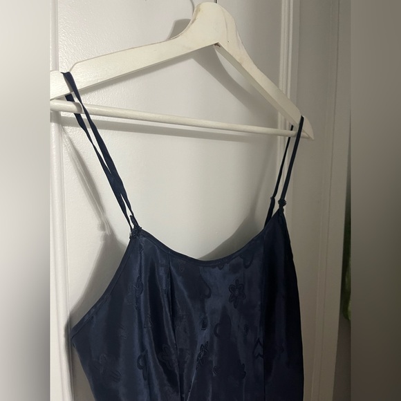 Short dark blue mini dress with floral patterns and two slits - Picture 2 of 3